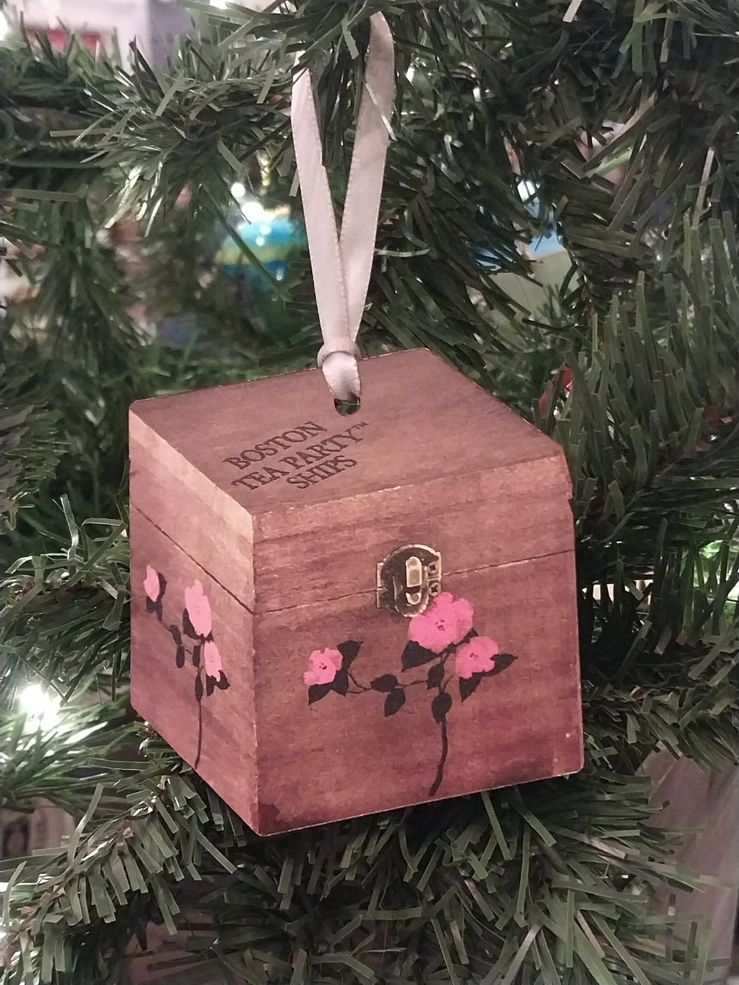 Wooden Robinson Tea Chest Ornament